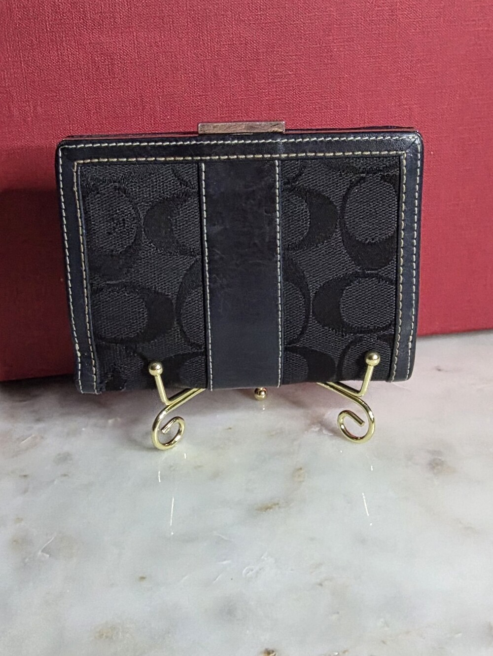 Coach Mens Black Signature Compact Wallet W/ Top-mounted Bar Lock Closure